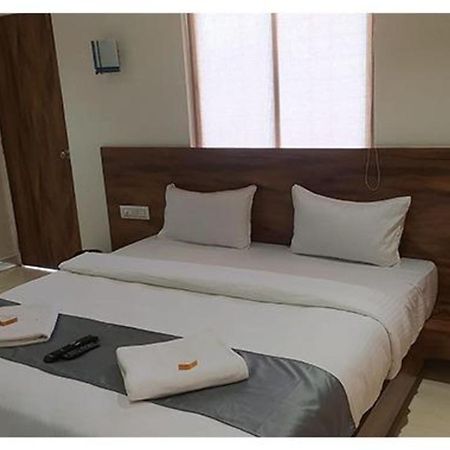 Fabhotel Omkar Pride Pune Exteriör bild